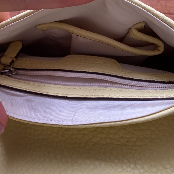 Clark’s Pastel Yellow Purse - Picture 7 of 8